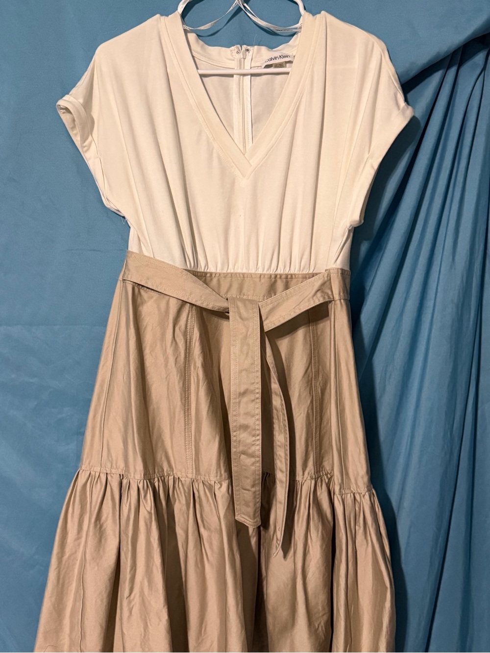 Casual V-Neck Two-Tone Midi Dress with Tie Waist